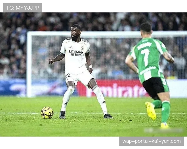 门迪左路防守稳固，皇马边后卫成功封锁曼城右路攻势